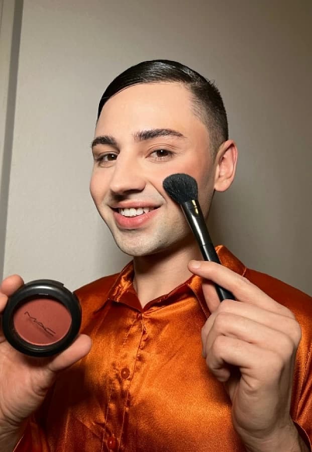 Bild von Person mit Make-up