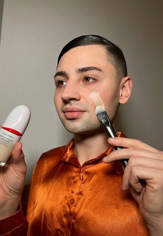 Bild von Person mit Make-up