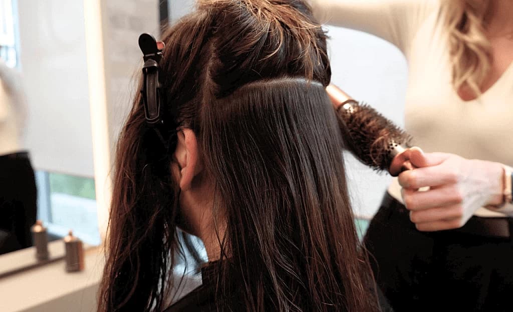 Blowout wird im Salon gestylet