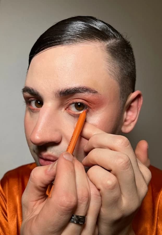 Bild von Person mit Make-up