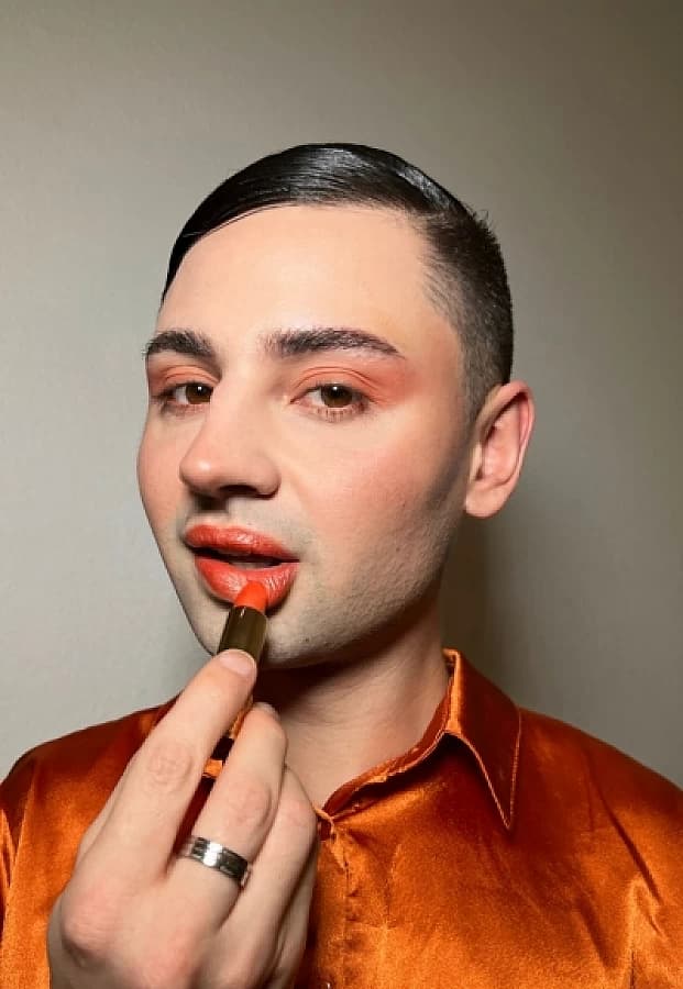 Bild von Person mit Make-up