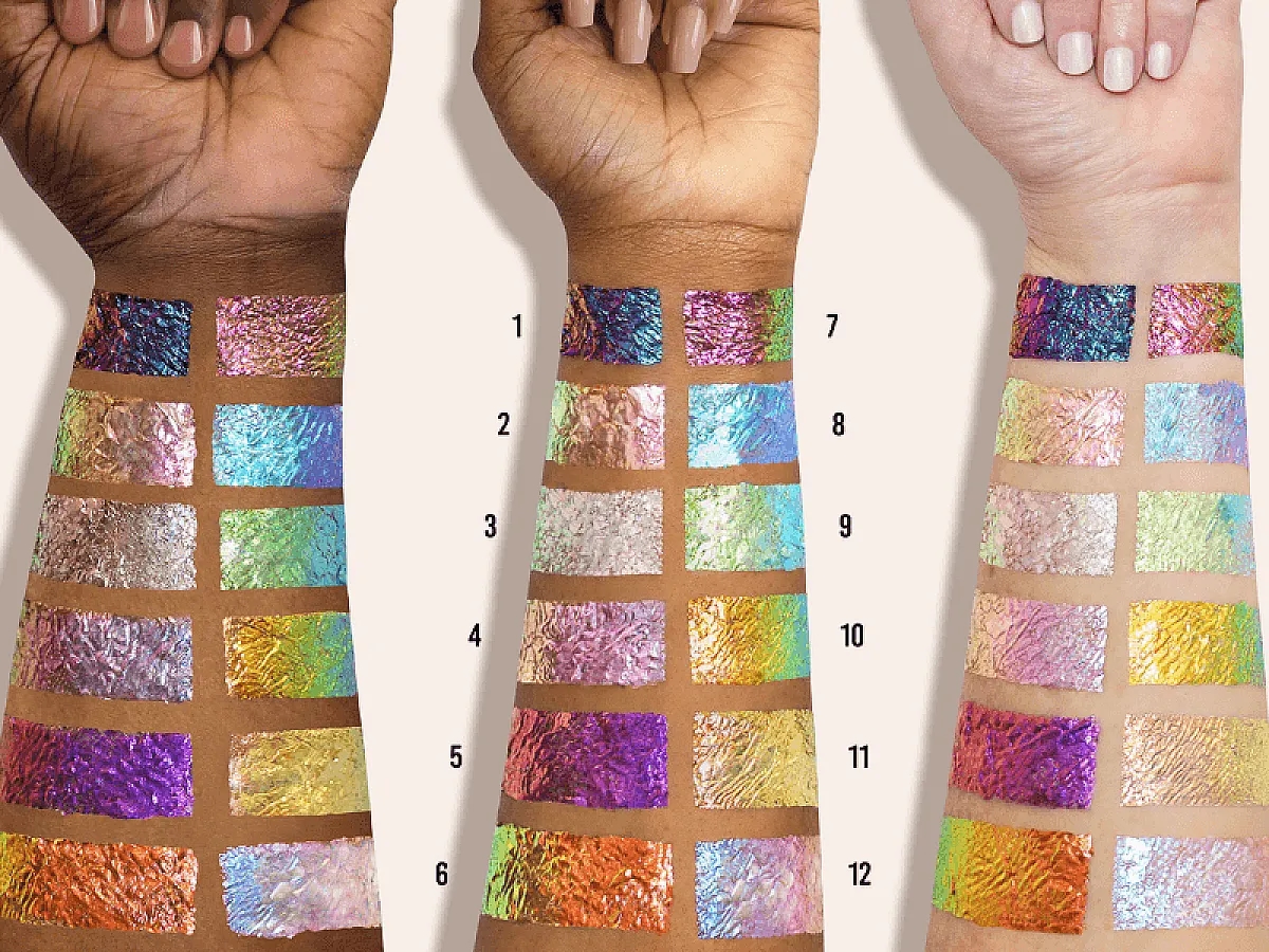 Infinite Chrome von Danessa Myricks Beauty auf Unterarmen mit verschiedenen Hautfarben