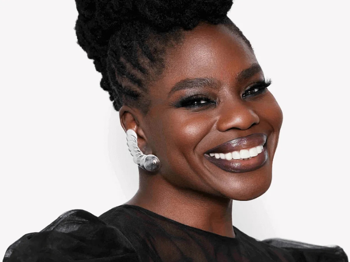 Portrait von Danessa Myricks, Gründerin der eigenen Beauty Brand Danessa Myricks Beauty